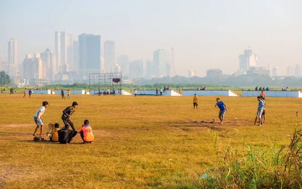 Mumbai India Diciembre 2021 Niños Jugando Cricket Parque Mumbai Con — Foto de Stock