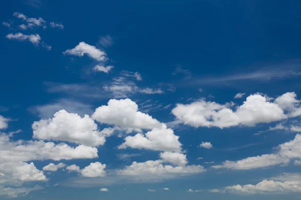 푸른 하늘과 수많은 작은 구름 무늬 — 스톡 사진