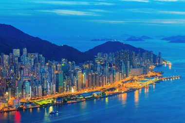 manzarası ve cityscape modern şehir hongkong geceleri