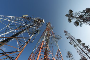 Bir telekomünikasyon kule