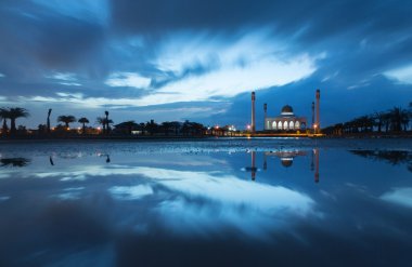 Güzel cami, gün batımı