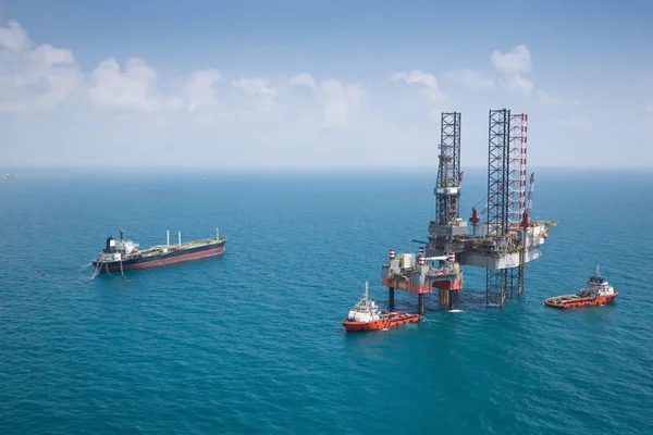 Impianto di perforazione petrolifera offshore — Foto Stock