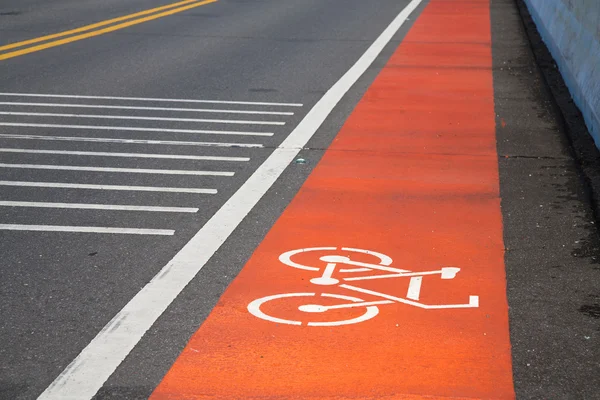 Radwegbeschilderung auf der Straße — Stockfoto