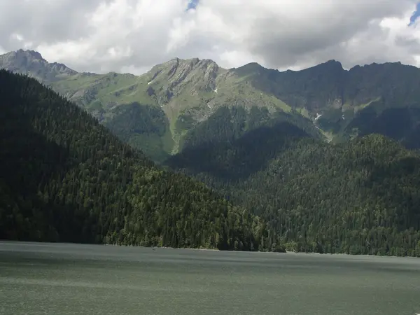 Göl Ritsa, resort yer, Abhazya.