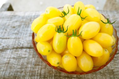 Sarı kiraz domates