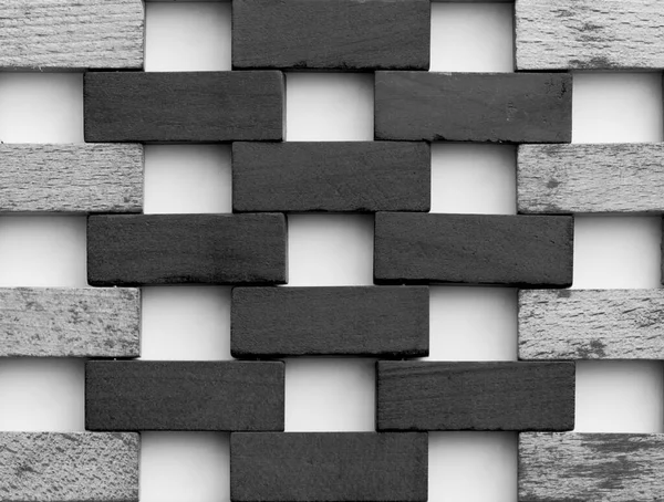 墙是用小木砖做的 黑色和白色的木块类似于白色背景上的砖墙 — 图库照片