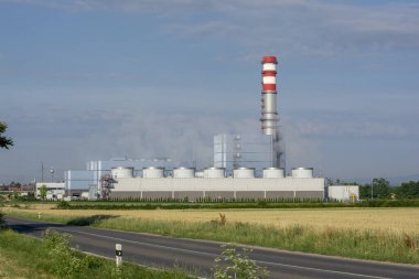 Slovakya 'nın Malzenice kentinde doğal gaz buharı birleştirilmiş elektrik santrali. Elektrik santrali doğalgazı yakıyor..