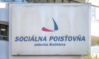 Bratislava, Slovakya - 8 Ekim 2025: Sosyal Sigorta Ajansı (Socialna poistovna) Bratislava şubesi. Slovakya.
