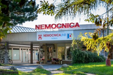 Bratislava, Slovakya - 8 Ekim 2025: Ruzinov Hastanesi (Nemocnica Ruzinov), Üniversite Hastanesi Bratislava (UNB), Univerzitna nemocnica Bratislava.