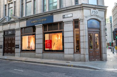 Londra, İngiltere - 24 Mart 2024 - Hawes ve Curtis, erkek giyim ve kadın giyim koleksiyonları sunan bir İngiliz mirası.