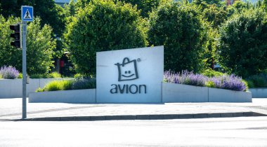 Bratislava, Slovakya - 10 Mayıs 2025 Avion Alışveriş Parkı. Bratislava, Slovakya 'daki alışveriş merkezi. IKEA Bratislava ve Bratislava Havaalanına yakın..