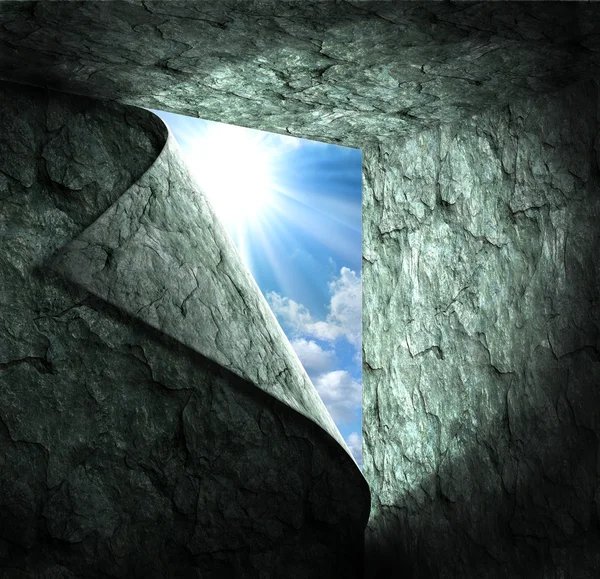 Голубое небо с солнечным светом сквозь дыру в каменной комнате . — стоковое фото