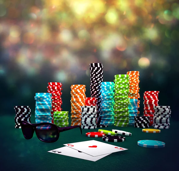 Poker fişleri, güneş gözlüğü ve kartlar