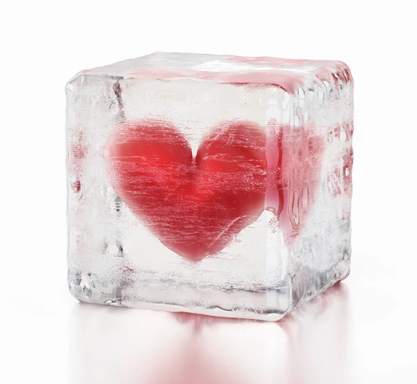 凍った氷のキューブの中の赤いハート 3Dイラスト — ストック写真
