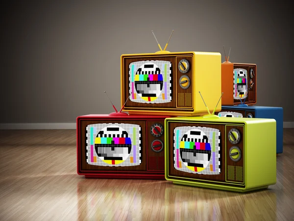 Stosu sztuka telewizyjna stojąc na drewno — Zdjęcie stockowe