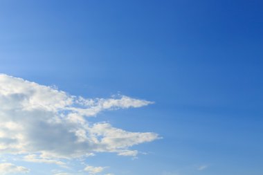 güneş ışığı açık mavi gökyüzü arka plan bulut üzerinden