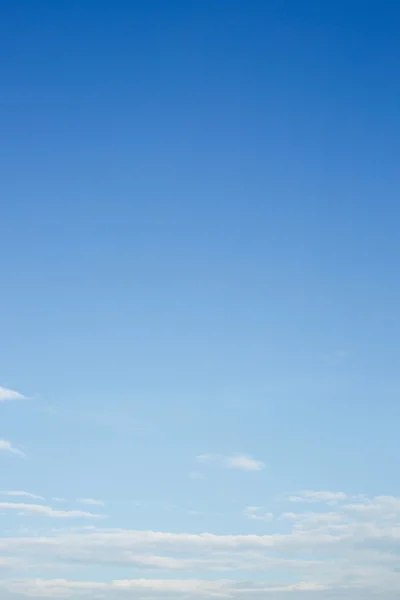 Прозорий синій фон неба — стокове фото