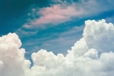 bulut ve mavi gökyüzü arkaplanı