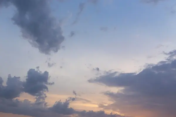Twilight solnedgång himlen med färgglada moln — Stockfoto