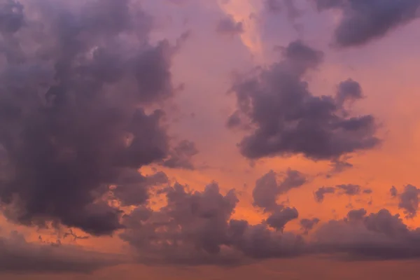 Wunderbare Wolke auf Sonnenuntergang Himmel Hintergrund — Stockfoto