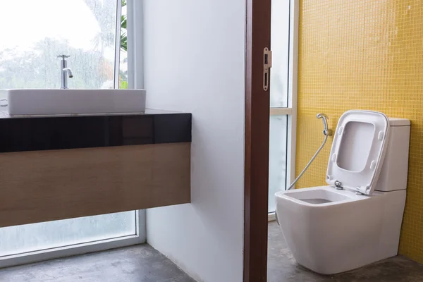Casa de banho interior estilo moderno — Fotografia de Stock