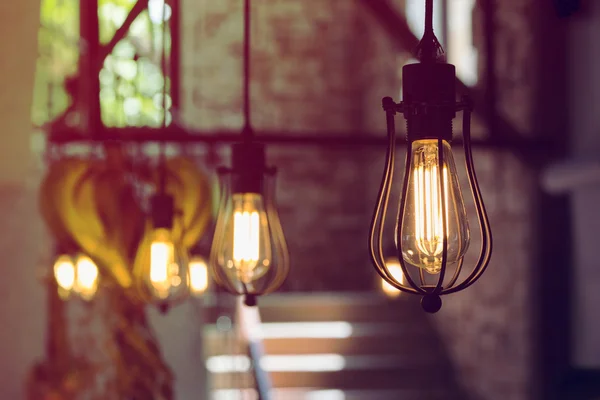 Fénycsöves vészvilágító lámpatest villamosenergia lógó díszíteni otthoni belső — Stock Fotó