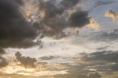 günbatımı dramatik karanlık gökyüzü arka plan üzerinde siyah bulut