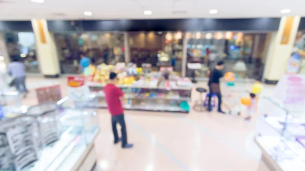 Persone a piedi shopping nei grandi magazzini — Foto Stock