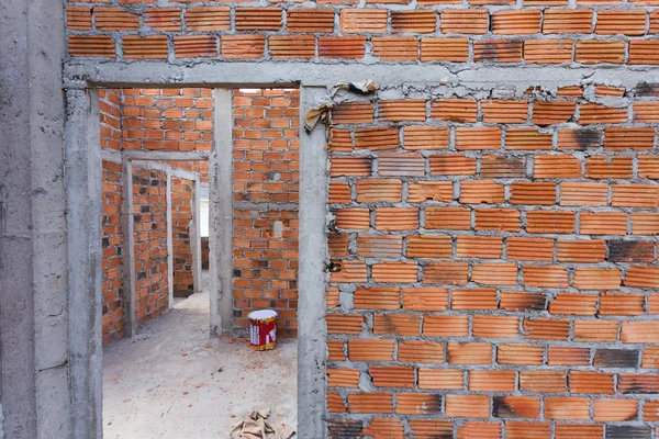 Mur structurel en brique dans le bâtiment résidentiel — Photo