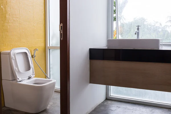 Baño interior de estilo moderno — Foto de Stock