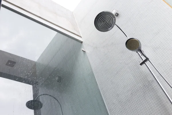 Sprcha v koupelně, design domů interiérů — Stock fotografie