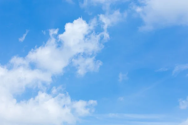 Cloud on clear blue sky background — Stock Photo, Image