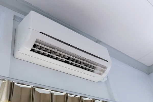 Klimatizace na stěně — Stock fotografie