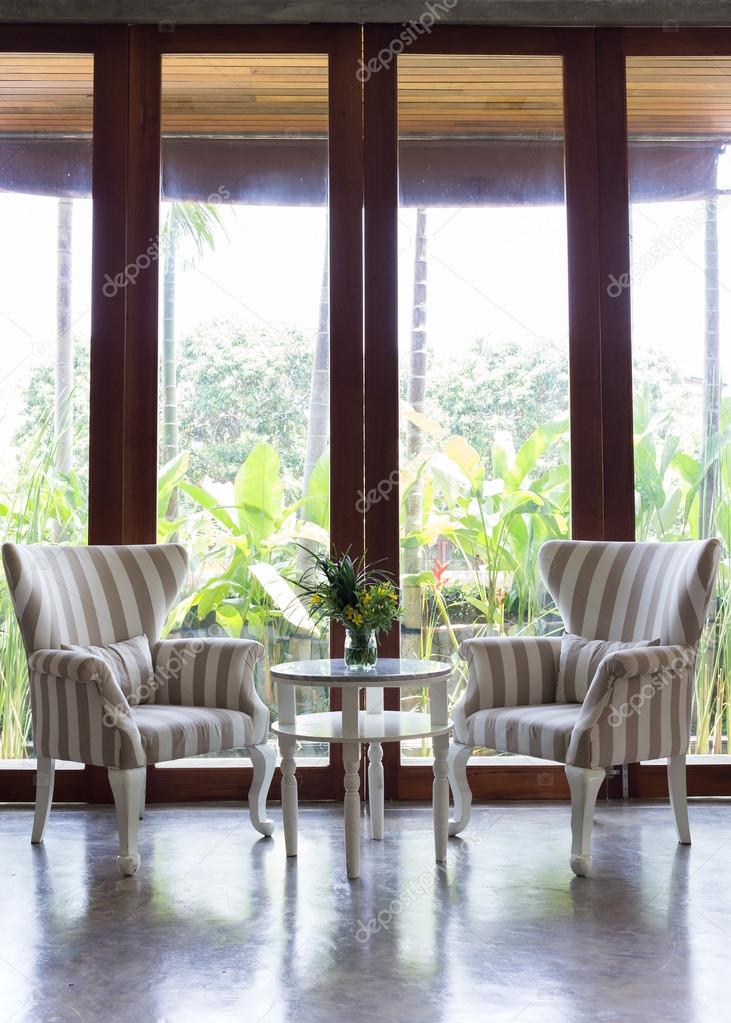 ontwerp van het interieur woonkamer met sofa meubilair met spiegel ... ontwerp van het interieur woonkamer met sofa meubilair met spiegel ...