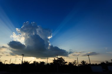 güneş ışığı açık mavi gökyüzü bulut üzerinden