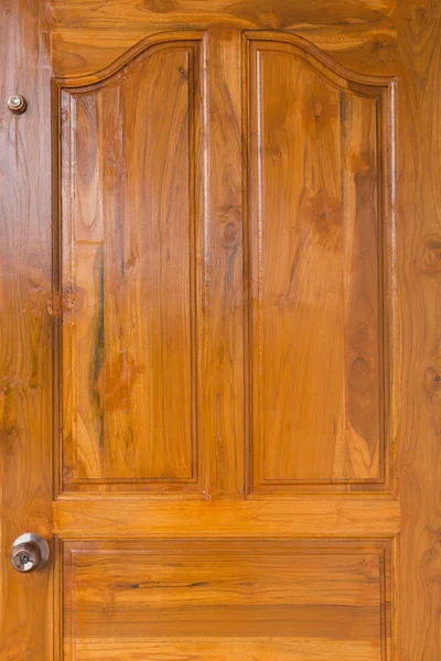 棕色实木门与门把手和锁孔入路 — 图库照片