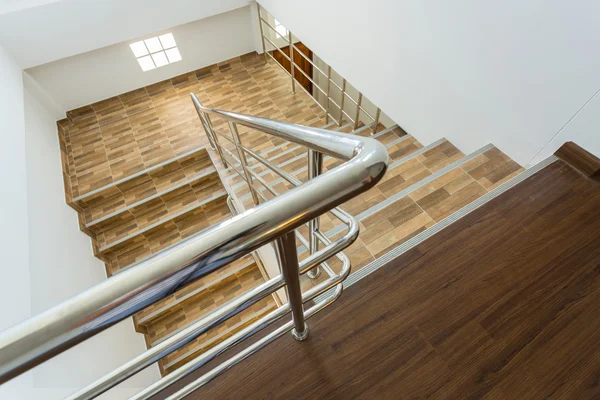Лестница в жилом доме — стоковое фото