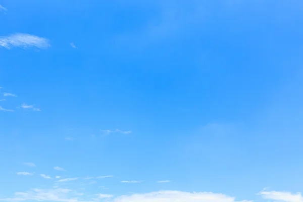 Klarer blauer Himmel Hintergrund — Stockfoto