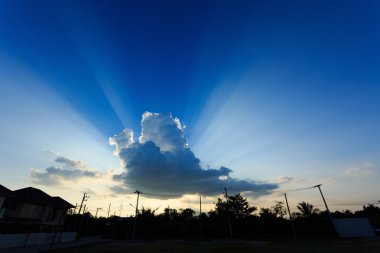 güneş ışığı açık mavi gökyüzü bulut üzerinden