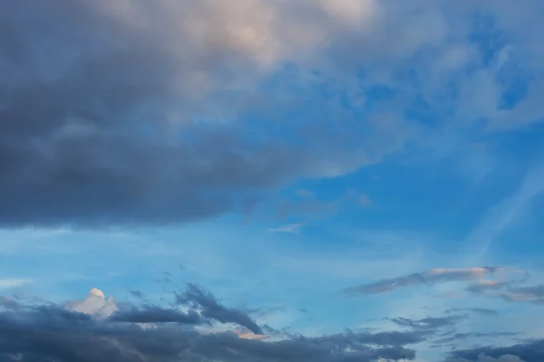 Céu dramático e húmido — Fotografia de Stock