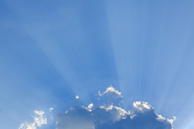 ışık ışınları mavi gökyüzü temizleyin