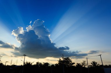 güneş ışığı açık mavi gökyüzü bulut üzerinden