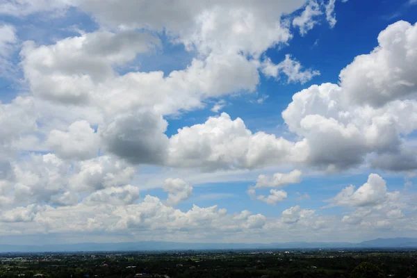 Nublado en el cielo dramático — Foto de Stock