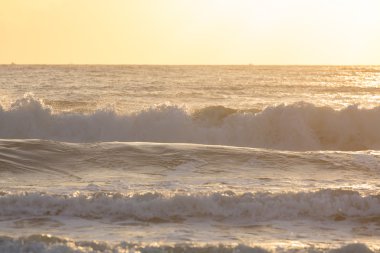 güzel manzara mavi gökyüzü ve denizin temizleyin