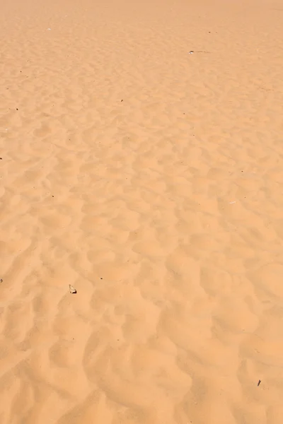 Rode zandduin woestijn in Mui Ne, Vietnam — Stockfoto