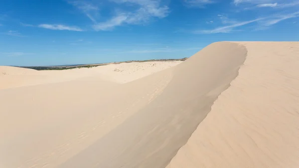 Пустеля білого піску, дюни в Mui Ne, В'єтнам — стокове фото