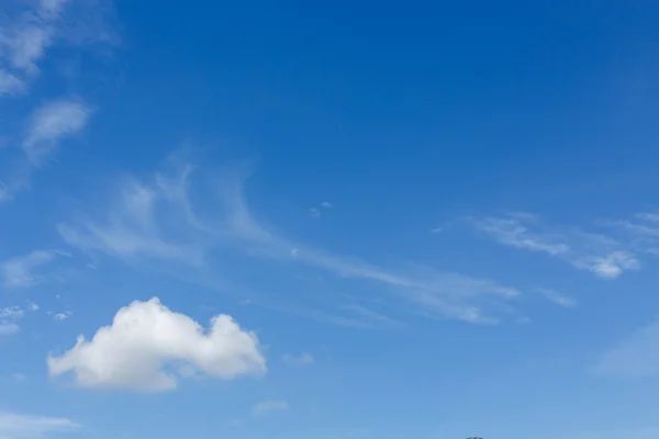 Klarer blauer Himmel — Stockfoto