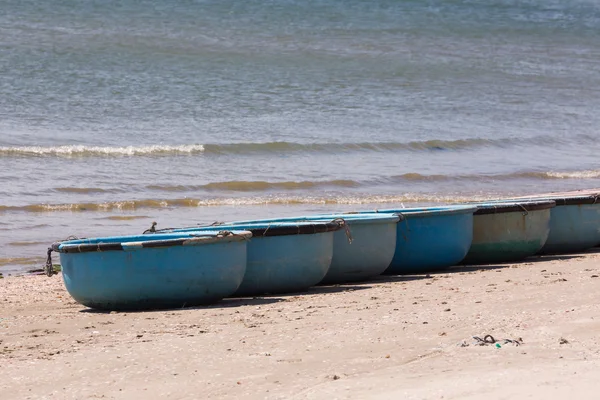 Coráculos de pesca náutica, barcos tribais na vila piscatória — Fotografia de Stock