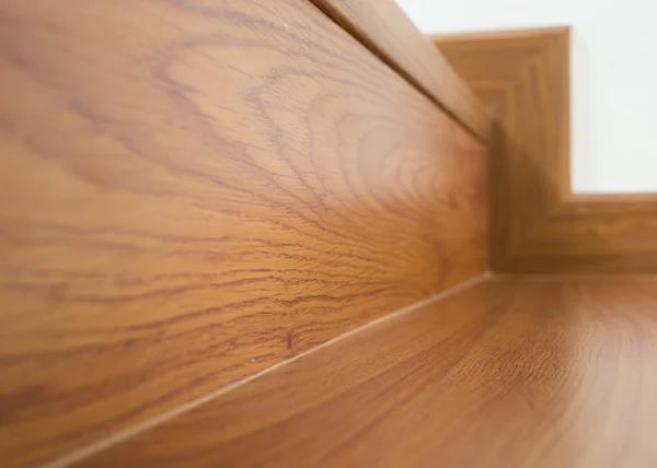 Drewniane schody wnętrza w nowoczesnym domu — Zdjęcie stockowe