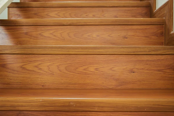 Interior de escalera de madera en la casa moderna — Foto de Stock